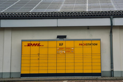 Paket versenden: DHL oder PostNL?